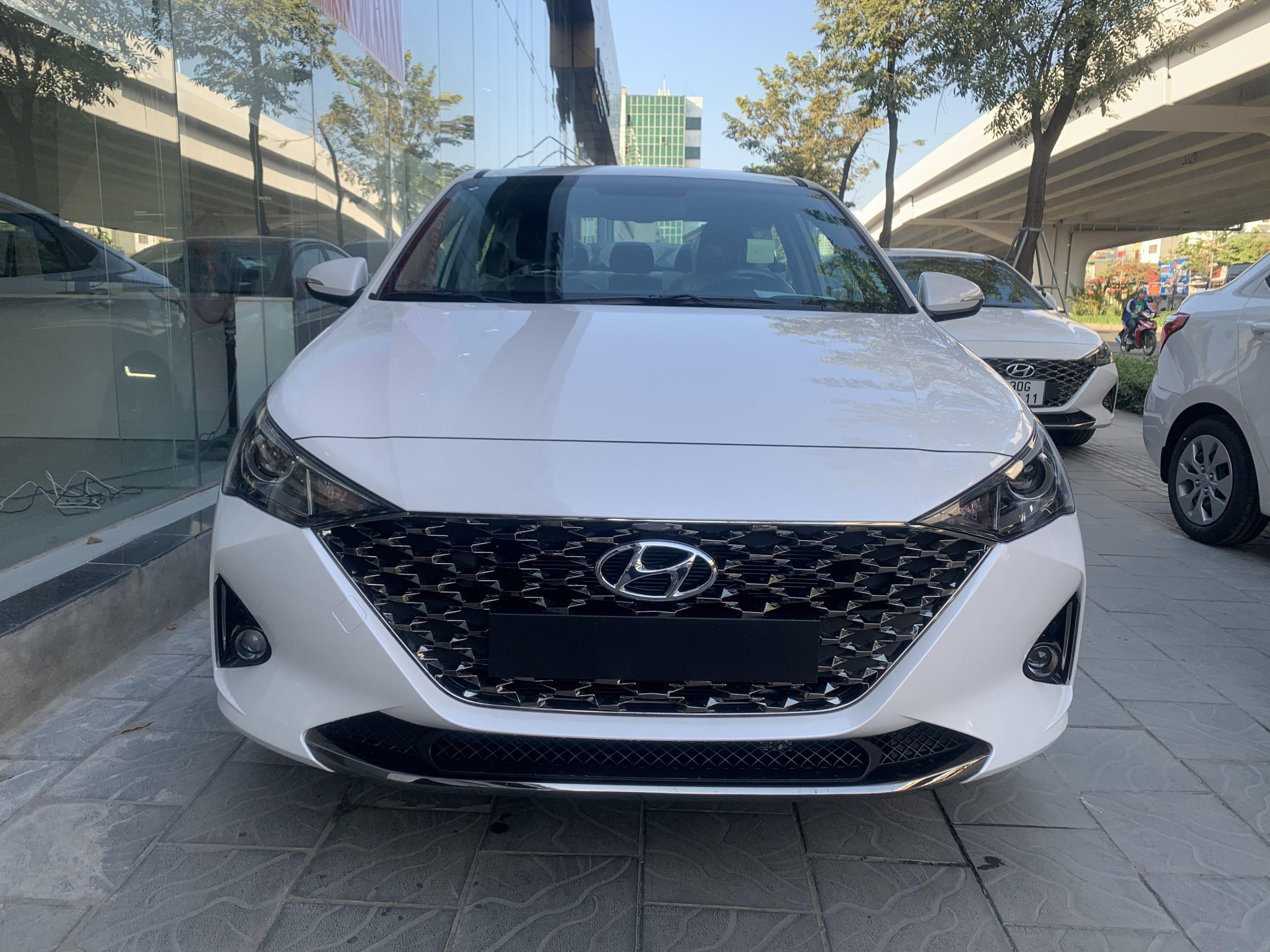 Hyundai Accent 1.4 AT Đặc Biệt 2021 đầu xe
